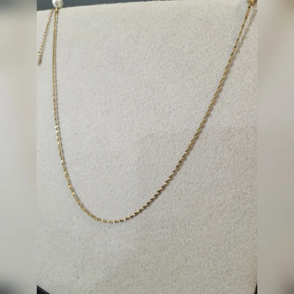 Elegant 18K Gold Water Wave Chain Necklace - Picture 4 of 4